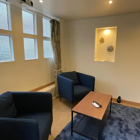 Le Logis Du Renard Le Chesnay (Yvelines)